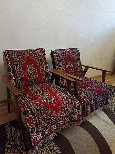 Тумбы и подставки: Два кресла с накидками. Б/у. Состояние как на фото. Самовывоз из мкр — 1