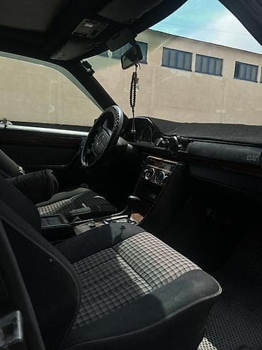 Mercedes-Benz W124: 1994 г., 2.2 л, Автомат, Бензин, Седан — 7