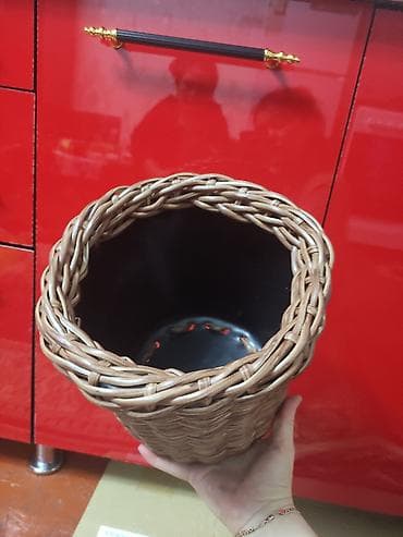 Плетёный кашпо-горшок с пластиковым вкладышем. - Материал: внешний