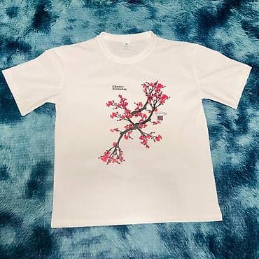 одежда из аниме: Белая футболка с принтом “Cherry Blossom”. - Классический крой — 2