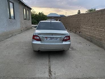 Daewoo Nexia: 2008 г., 1.5 л, Механика, Бензин, Седан