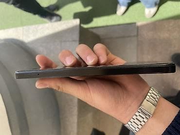 nokia 2: Смартфон черного цвета с современным дизайном. Оснащен двойной — 5