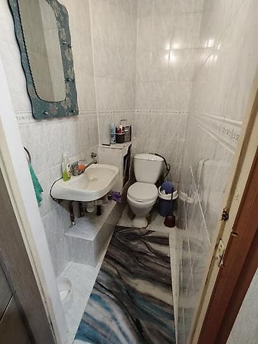 6мкр квартира: 3 комнаты, 67 м², Индивидуалка, 5 этаж, Старый ремонт — 2