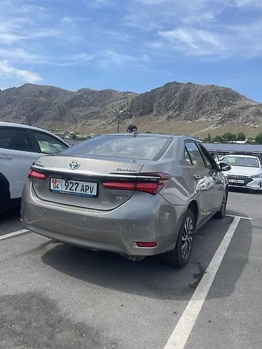 camry 50 xle: Toyota Corolla: 2017 г., 1.8 л, Вариатор, Гибрид, Седан — 3