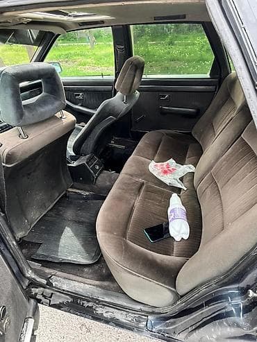 аудио техника: Audi 100: 1987 г., 1.8 л, Механика, Бензин, Седан — 5