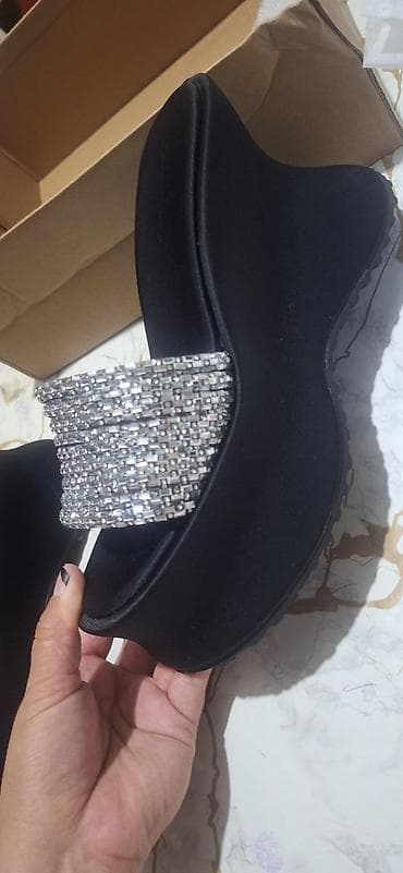 Личные вещи: ✨ Продам новые женские шлёпанцы со стразами ✨ Продаются стильные — 2