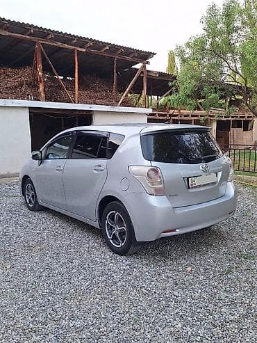 плавник: Toyota Verso: 2009 г., Минивэн — 4