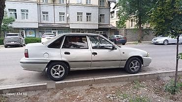 Daewoo Nexia: 2005 г., 1.5 л, Механика, Бензин, Седан