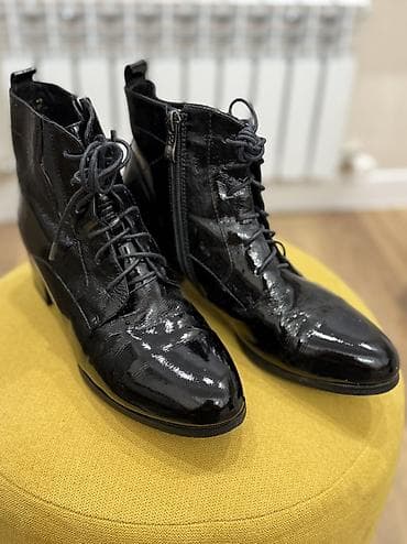 удобная: Продаю ботильоны черные лаковые Размер: 37 Материал: кожа Б/у — 2