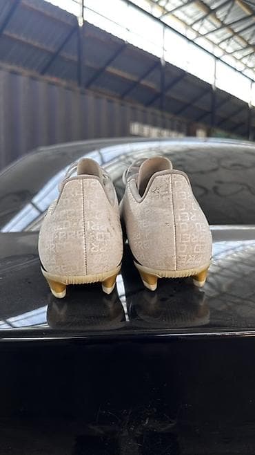 футбольные мячики: Футбольные бутсы adidas Predator - Модель: Predator (маркировка — 5