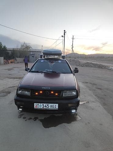 Volkswagen Vento: 1992 г., 1.8 л, Кол менен иштөөчү, Бензин, Седан — 2