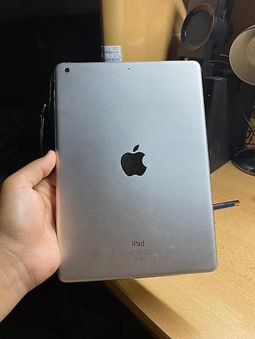 ipad 7th generation: Планшет, Apple, память 32 ГБ, 8" - 9", Wi-Fi, Б/у, Классический цвет - Серебристый — 3
