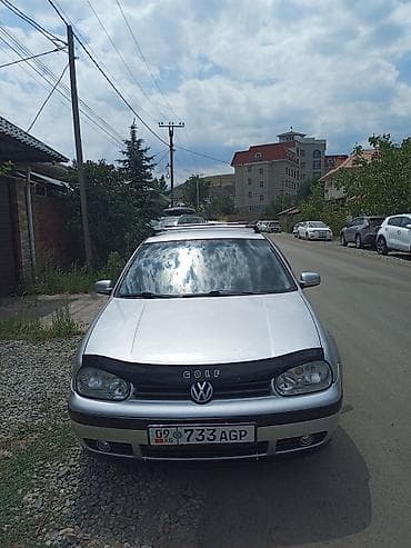 Унаа сатуу: Volkswagen Golf: 2000 г., 2 л, Кол менен иштөөчү, Бензин, Хетчбек — 1