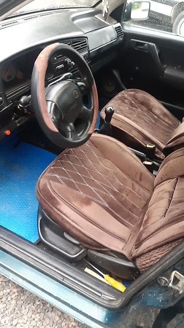 Продажа авто: Volkswagen Golf: 1994 г., 1.6 л, Механика, Газ, Хэтчбэк — 3