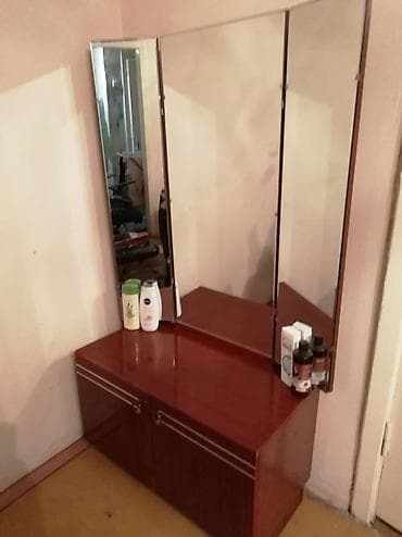 Офис эмереги: Даараткана үчүн үстөл, Колдонулган, Күзгүсү менен, түсү - Күрөң, Башка материал — 1