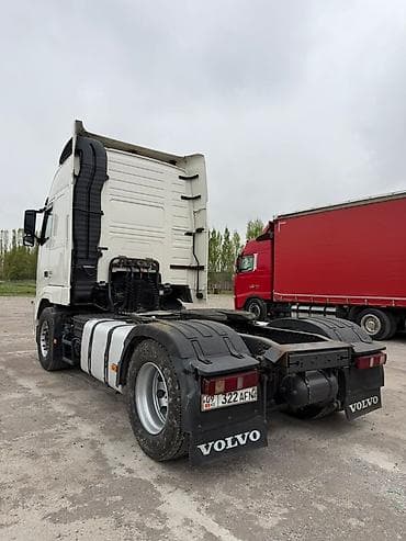 camry 55 exclusive: Тягач, Volvo — 1