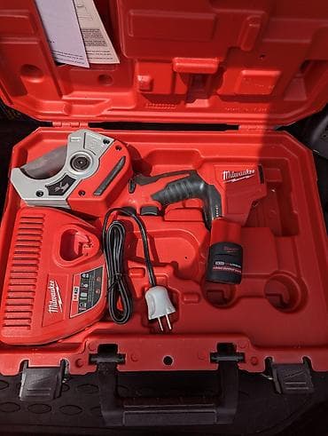 Инструменты: Ножницы для пластиковых труб Milwaukee M12 (модель 2470-20) в кейсе — 1