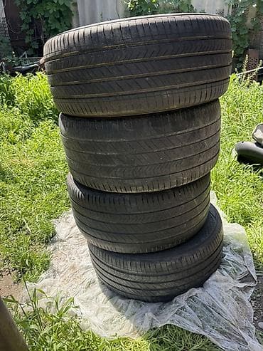 Комплект летних шин – 4 штуки. Параметры с боковины: - Размер: 275/40