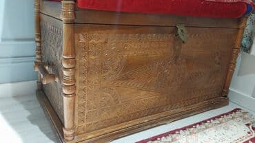 часы настенные сувенирные: Сандык жыгачтан. размер 100х50х 60см. Баасы 7000с. Акыбалы жакшы — 4