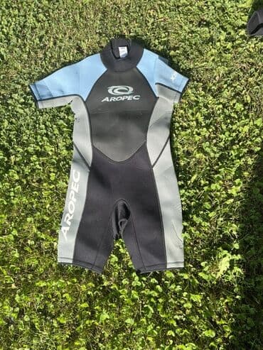 чабанский дом: Короткий гидрокостюм из неопрена и ботинки для дайвинга. Гидрокостюм — 3