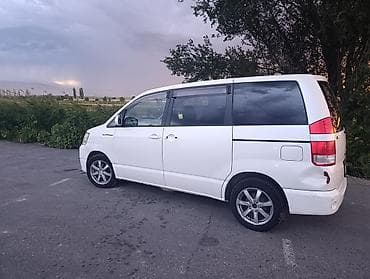 кара авто: Toyota Noah: 2003 г., 2 л, Автомат, Бензин, Минивэн — 4