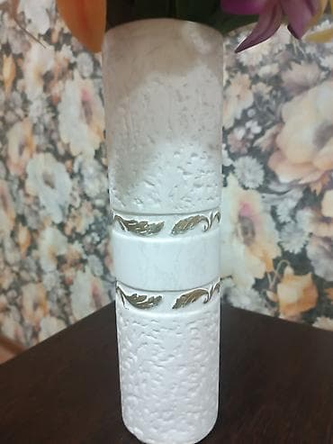 4 pot: Декоративная цветочная композиция с керамической вазой и букетом — 3