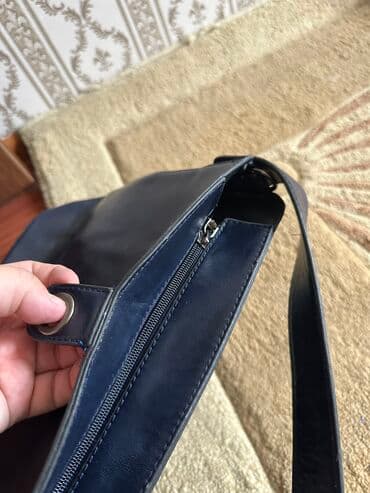 сумка органайзер для документов: Сумка новая,цвет темно-синий,одно деление, на замочке — 3