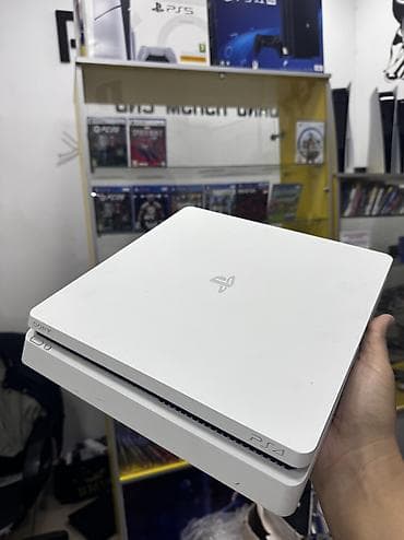 PS4 Slim 1TB
2 геймпада 
10 игр
Полный комплект