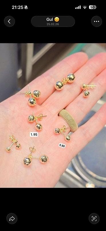 Золотистые серьги-гвоздики с шариками - Дизайн: классические гвоздики — 1