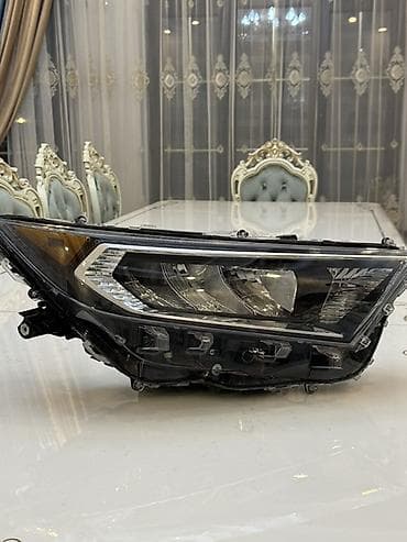 Стоп-сигналы: Передняя правая фара Toyota 2019 г., Б/у, Аналог — 3