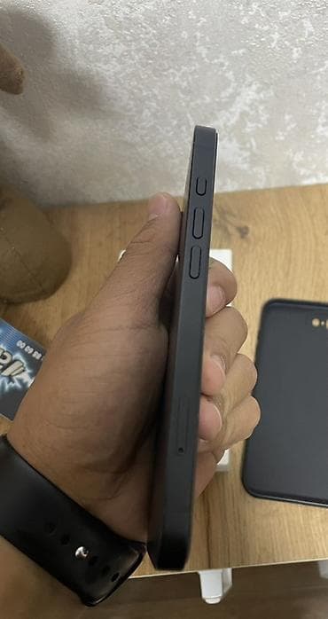 ipad м5: IPhone 16e, Б/у, 128 ГБ, Черный, Защитное стекло, Чехол, Коробка, 99 % — 4