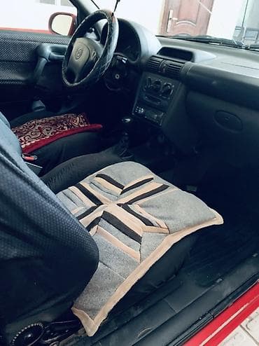 чангам машина: Opel Corsa: 1995 г., 1.4 л, Кол менен иштөөчү, Бензин, Хетчбек — 4