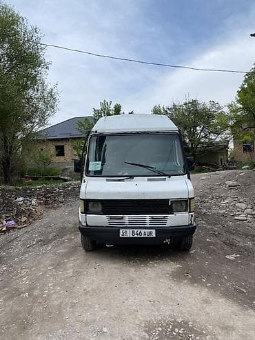 рекс пасажир: Длиннобазный фургон/микроавтобус (белый) с высоким крышей. Основные — 3