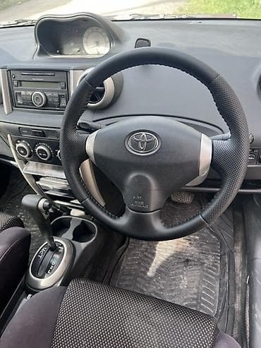 toyota estima 2003: Toyota Ist: 2003 г., 1.5 л, Автомат, Бензин, Хэтчбэк — 7