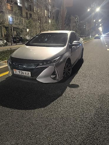 rav4 2021: Toyota Prius: 2020 г., 1.8 л, Автомат, Гибрид, Хэтчбэк — 5