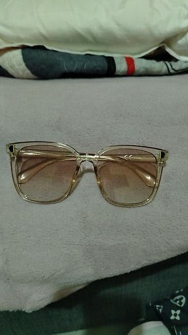 очки диор: Солнцезащитные очки в бежево‑карамельной гамме. - Форма: мягкий — 1