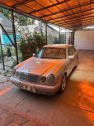 Mercedes-Benz E-Class: 1996 г., 4.2 л, Автомат, Бензин, Седан