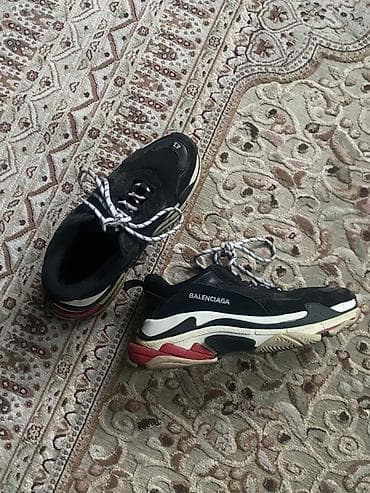 кросо: Кроссовки Balenciaga Triple S - Оригинальный силуэт Triple S с — 1