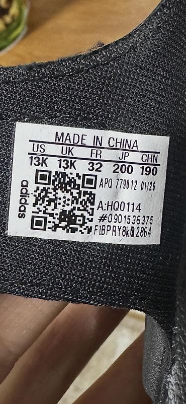 адидас обувь: Продаю оригинал 2000 сом новые, размер не подошел, размер 31,5 — 2