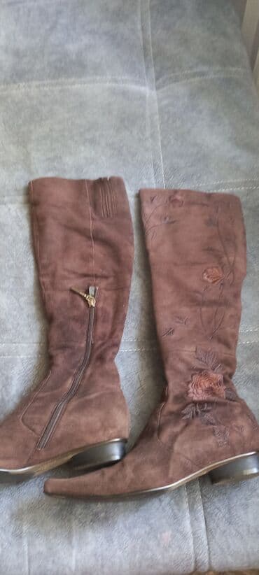 Деми сапоги на узкую ногу, размер 35. Качество отличное, от фирмы