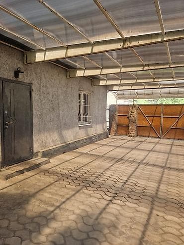 продажа гаражи: Продаётся жилой дом с просторным двором и хозпостройками. 📍По ул. 9 — 3