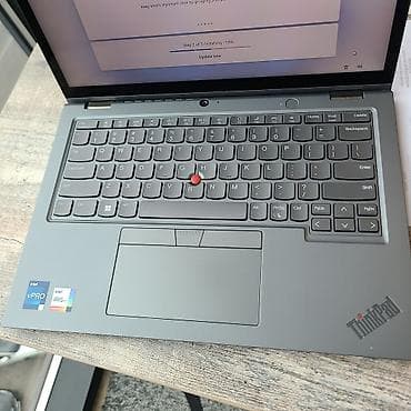 hyper x: Ноутбук Lenovo ThinkPad в корпусе серого цвета, оснащенный процессором — 3