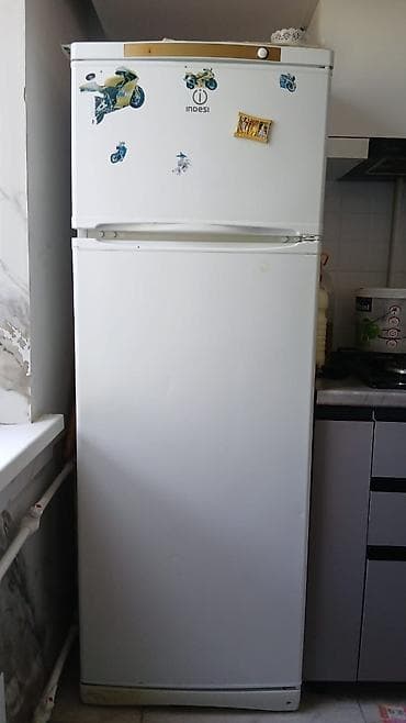 4 gb: Холодильник Indesit, Двухкамерный, De frost (капельный) — 2