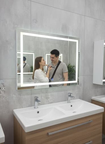 зеркало для ван: Прямоугольное зеркало для ванной комнаты с интегрированной — 1