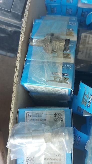 видно: Набор автозапчастей 8PK2410 LX 570 ремен ролик филтр бензин насос 7рк — 7