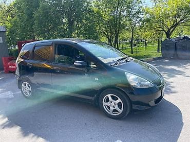 Honda Fit: 2006 г., 1.3 л, Автомат, Бензин, Хэтчбэк