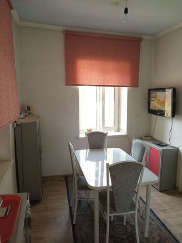 Үйдү ижарага алам: Үй, 50 м², 3 бөлмө — 12