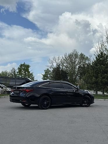 дополнительный свет: Toyota Avalon: 2019 г., 2.5 л, Вариатор, Гибрид, Седан — 2