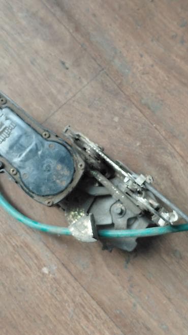 key maker: Замок двери Mazda 1998 г., Б/у, Оригинал, Япония — 1