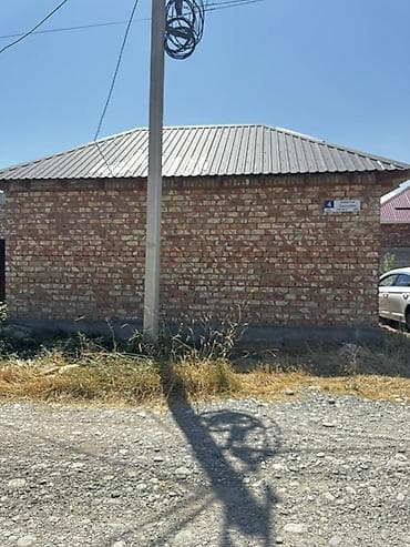 дом из бетона: В Өскөн ордо Продаётся кирпичная времянка с четырёхскатной — 2